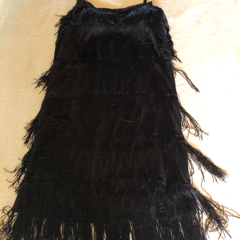 Fun flapper style dress size 6, black with gold straps and head band.